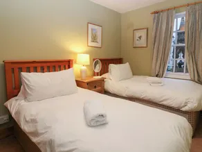 1 THE CROSS, pet friendly, character holiday cottage in Dunkeld - Image 4