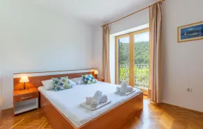 1 bedroom nice apartment in Svinisce - Image 3