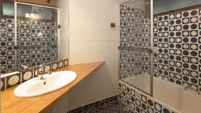 Absolute lakefront, stunning position right in Jindabyne - Image 2