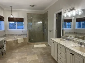 Beautiful family home with panoramic views of Lake Tenkiller  - Image 4