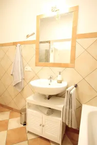 ARTstudio 2.0 Superior 2-bedroom apartment with terrace. Near IGA 27! - Image 2