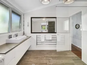 Riverside 3-Bed Townhouse with Spacious Deck & BBQ - Image 3