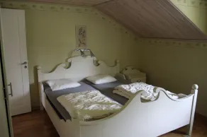 Stort sommerhus med smuk natur nær søen med en båd og sin egen brygge - Image 4