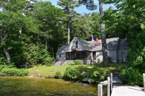 Waterfront home sleeping 10 located on Cummings Cove on Lake Winnipesaukee - Image 5