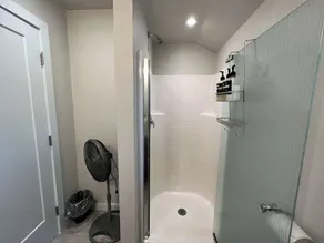 The Midtown Cottage- w/ Private Entrance and Views - Image 4