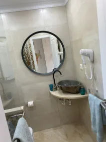 Beautiful modern apartment 1 min from beach - Image 4