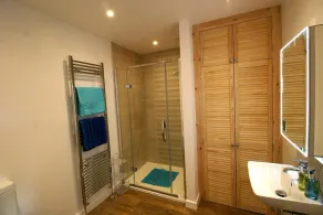 SINGLE STOREY Four Superking en suite rooms on Red House Estate w/seasonal pool - Image 4