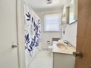 Casa de Praia Bonita a uma Curta Distância da Praia e Shopping, Alpendre - Image 2