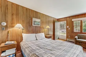 Terrific studio suite right on the water w/free WiFi, bay views, kitchenette - Image 5