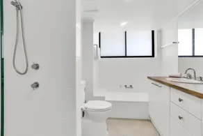Escape to Esplanade Beachfront Holiday Suite - Image 3