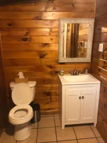 Lakefront 3 bedroom house on Lake Harmony with prime location to everything - Image 3