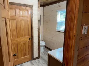 Jungle Fever Honeymoon Cabin Hot Tub - Image 5