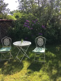 A place of rest and retreat in the natural garden - Image 4