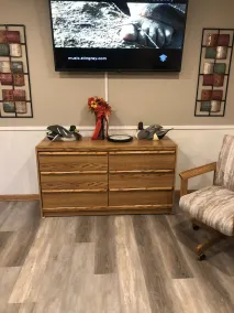 One Mile from Airport!!   3 Bedroom Lodge Sleeps 5 to 7 - Image 4