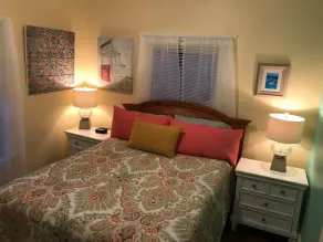 Cheerful 3 Bdrm w/ Kitchen & LR in West Seattle - Image 3