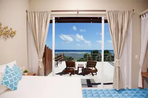 Sky Suite - Beachfront Luxury Suite w/ Terrace & Beach Club - Image 4