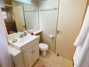 Ideally located Two Bedroom Apartment close to beach - Image 3