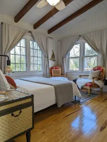 Dreamy Cottage right on the Lake, Dog Friendly! - Image 5