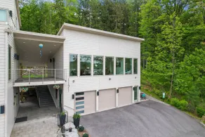 A Modern Lakeview Retreat - Image 4