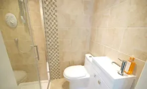Cosy 3-Bedroom Character Cottage in Historic Waltham Cross - Image 3