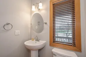 Chalet am See mit privatem Innenpool, 2 Whirlpools und Billardtisch! - Image 2