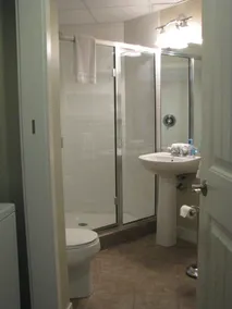 Luxurious Condo on the Beach, West Kelowna - Image 2