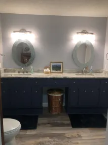 PRIVATE LAKEFRONT HOME - Image 2