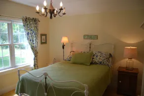 Perfect Holiday Retreat, Completely Renovated, Central Location - Image 5