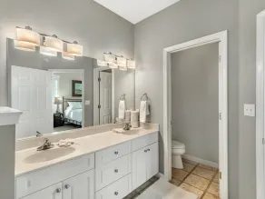 The Parrot Keep~Upgraded 3BR/3BA beach house minutes from the Gulf! - Image 3