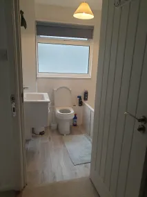 Spacious 3 bedroom House beside Stansted - Image 3