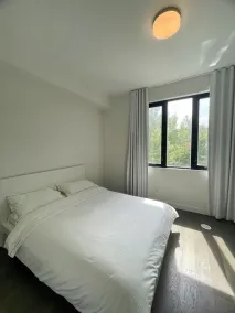 3-bedroom townhouse with patio - Image 5