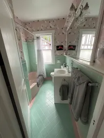 Charming Washington Park Bungalow - Image 4