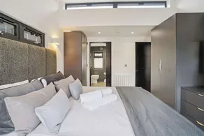LUXURY LODGE RIVER THAMES ❤ BEAUTIFUL MARINA VIEWS - Image 5
