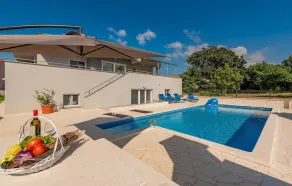 Stunning Home in Vrsi With 5 Bedrooms, Wifi and Outdoor Swimming Pool - Image 4
