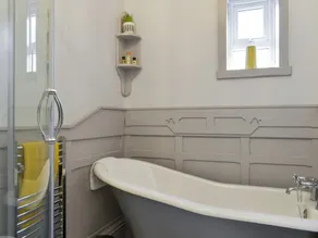A beautiful cottage boasting wonderful views over the surrounding Colne Valley. - Image 3