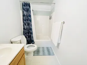Modern cabin at the woods resort with 3-Bedroom, 2F-bath, Central Air/Heat - Image 5