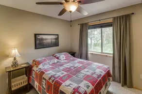 Cozy Cabin - GOLF/LAKE/FIRE PIT/SHOPS - Image 3