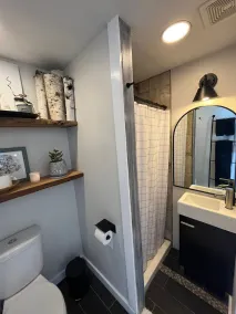 Mid Century Bungalow with a hot tub -15 miles to the heart of Traverse City - Image 4