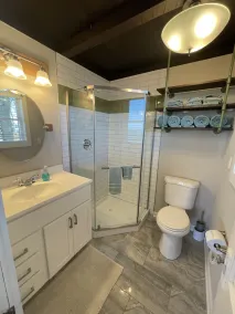 NYT RENOVERET WATERFRONT COTTAGE - Image 3
