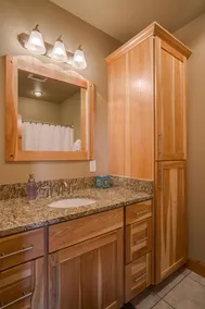 River Meadow cabin sleeps 6 guests, walking distance to the Wenatchee River - Image 4