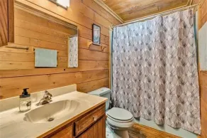 \"Evergreen\"<br>Hot Tub, Gratis Wifi & Kæledyr tilladt!  Great Getaway for enhver sæson! - Image 5