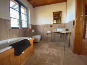 Chestnut house by the lake near the Louvine for 12 guests with outdoor sauna and whirlpool - Image 4