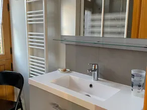 Longère sarthoise rénovée, à 20 min du Mans, 4 chambres, poêle à granulés, parking privé - Image 2