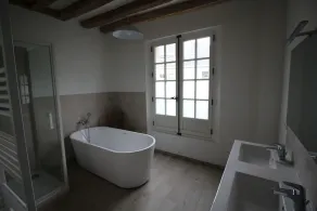 350 M2 / HISTORISK HUS med opvarmet indendørs pool i gamle Saumur - Image 2