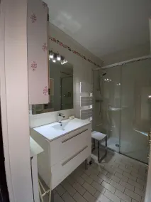 House for 2 to 12 people, residential area - Image 4