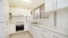 Bilinga Beach 4 - Absolute Beachfront - Image 4