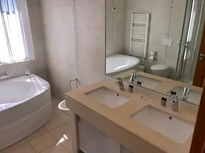 Luxury 3 bedroom condo on golf complex and academy 10 minutes from beaches. - Image 4