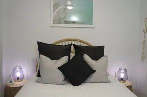 Palm Breeze - 4 bedroom - Walk to the Ocean - Image 2