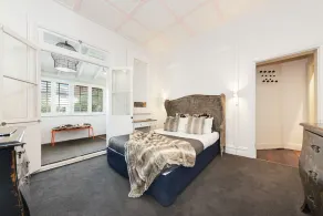 Spectacular Location Overlooking Sydney Harbour from a Unique & Historic Setting - Image 5
