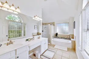 Large Dog Friendly House w/ Fenced yard! Sleeps 14 - Image 4